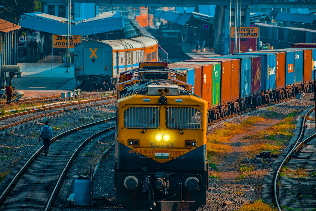 Tren de mercancías con contenedores